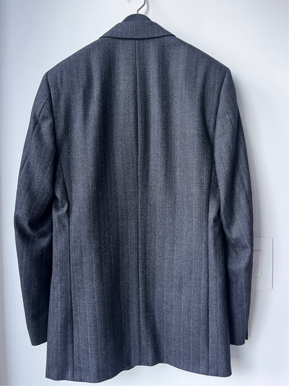 Vintage Giorgio Armani 2-piece Men’s Suit - 100% Wool in Colour Gray
