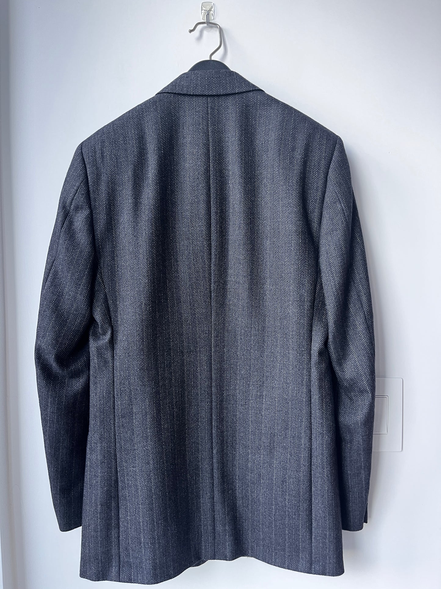 Vintage Giorgio Armani 2-piece Men’s Suit - 100% Wool in Colour Gray
